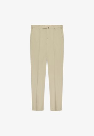 Beżowe spodnie o prostych nogawkach z szlufkami na pasek, kieszeniami bocznymi oraz przednim zamkiem z ukrytym zapięciem.