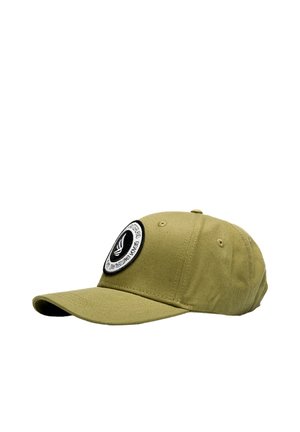 Cappellino da baseball verde con visiera curva e logo tondo bianco e nero sulla parte frontale.