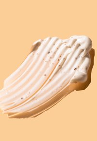 Herbal Essentials GENTLE RENEWAL SCRUB WITH WALNUT SHELL POWDER AND KAOLIN DELUXE  - Exfoliant