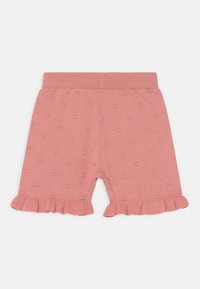 Calções de algodão cor-de-rosa com bainha volumosa, apresentando um padrão texturizado de pequenos pontos elevados. Cintura macia e elástica.