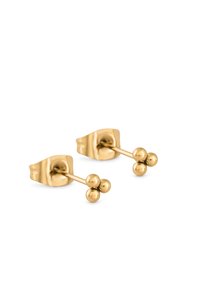 Arany fülbevalók három golyó dizájnnal, egyszerű szárra helyezve, polírozott felülettel és sima textúrával.