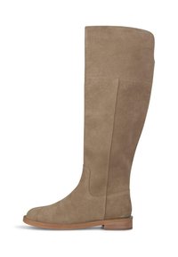 Bota de ante taupe a la altura de la rodilla con punta redonda, costuras mínimas y un tacón bajo de madera. Textura suave, silueta limpia y sin herrajes visibles.