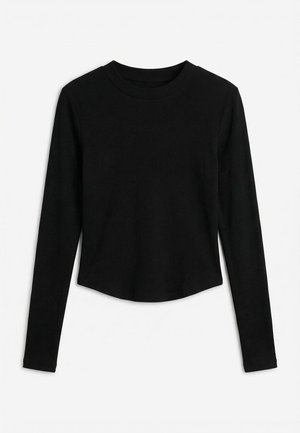 Svart langermet ribbestrikket genser med rund hals og en lett buet kant, lagt flatt på hvit bakgrunn.