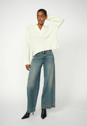 REEM VINT - Flared Jeans - vintage blue