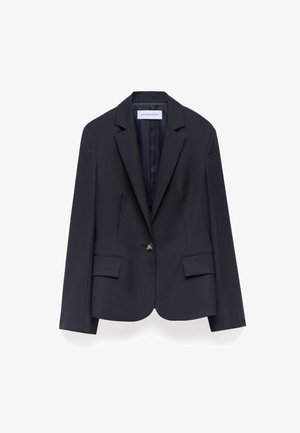 Blazer ajusté bleu marine avec une fermeture à un bouton, grands revers, deux poches avant et une doublure intérieure lisse. Tissu texturé.