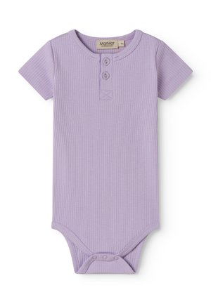 Βρεφικό κορμάκι λιλά με ριμπ υφή, κοντά μανίκια, δύο κουμπιά στο μπροστινό μέρος και κούμπωμα με τρουκς στο καβάλο, μέγεθος 9 μηνών.