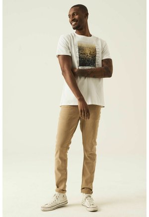 T-shirt con stampa - white