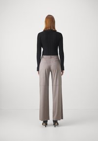 MAX&Co. CANTER - Pantalon classique - schlamm