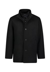 Zwarte jas met een hoge kraag, vijf knopen en een gevoerde binnenkant met rits. Heeft een enkele zak en een gladde stoftextuur.