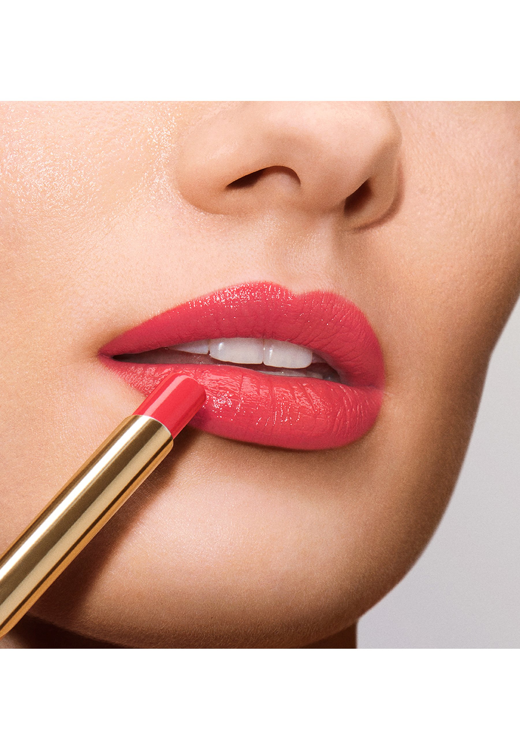 ESTÉE LAUDER PURE COLOR EXPLICIT SLICK SHINE LIPSTICK - Barra de