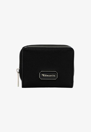 Zwarte leren portemonnee met ritssluiting, gestructureerd oppervlak en een zilverkleurig rechthoekig logoplaatje met de tekst "Tamaris" erin geperst.