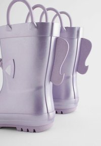 Next HANDLE YOUNGER - Bottes en caoutchouc - lilac purple unicorn