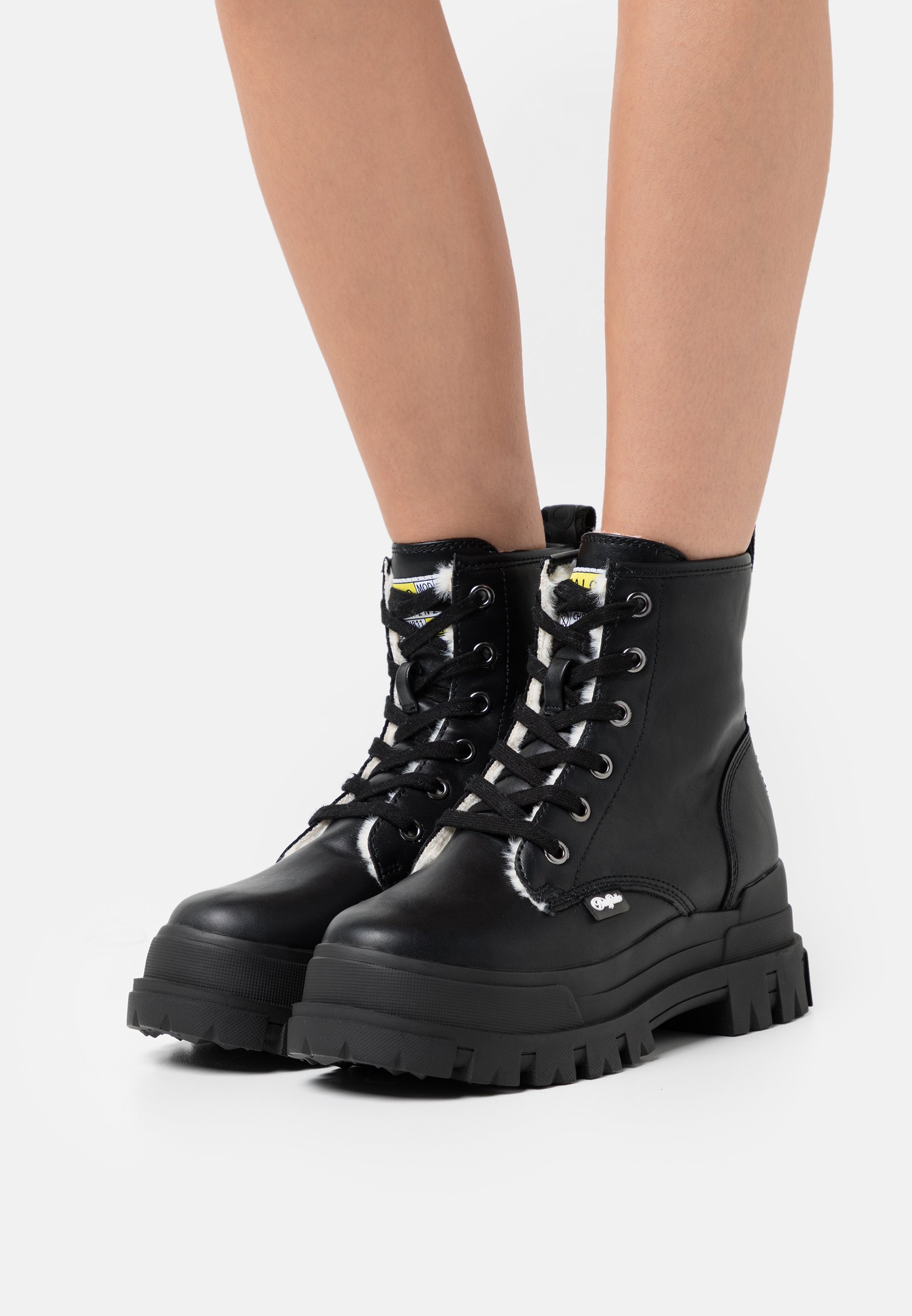 Buffalo VEGAN ASPHA - Platform ankle 