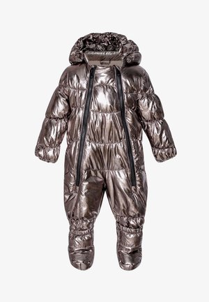 Metallic sølv polstret babydragt til sne med fastsyet hætte, lange ærmer, to lodrette lynlåse foran og indbyggede foddæksler.