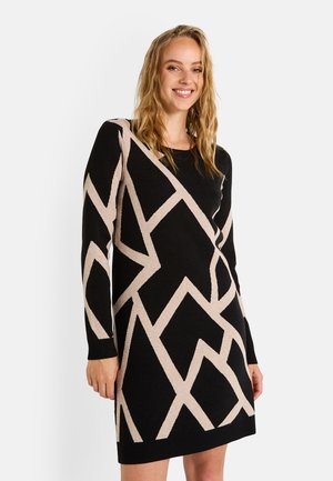 Vestido de suéter negro con un patrón geométrico beige, mangas largas, puños acanalados y un cuello redondo. Textura de punto suave.