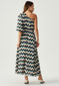 ST MRLO KENEDY - Robe longue - chocolate chevron