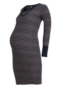 Sukienka ciążowa z dzianiny z długimi rękawami, dekoltem w serek oraz poziomym prążkowanym wzorem w kolorach granatowym, białym i burgundowym. Miękka tekstura dla wygody.