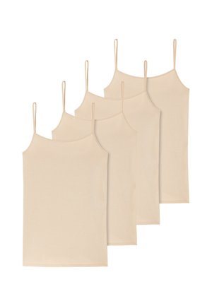 Vijf beige hemdjes met dunne bandjes, overlappend gerangschikt tegen een witte achtergrond.