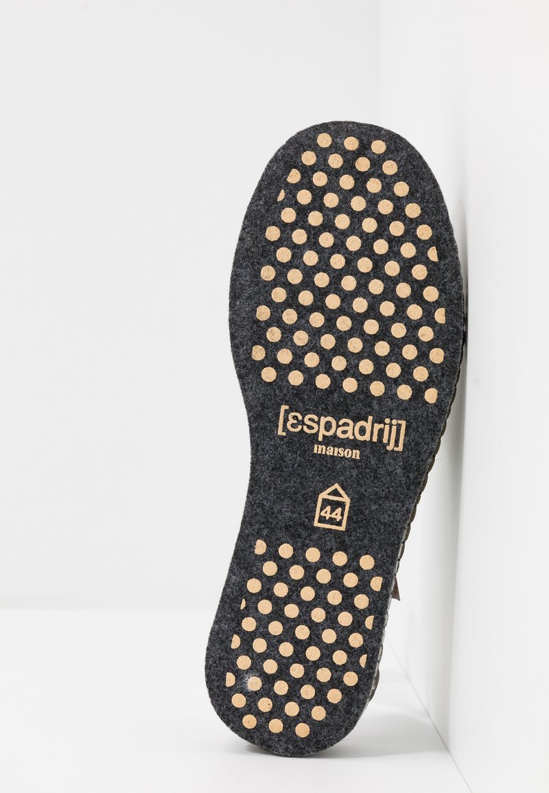Herren Sneaker | Espadrij l´originale PANTOUFLE QUILT MEN Hausschuh olive/oliv - PB42777 Herren Sneaker | Espadrij l´originale PANTOUFLE QUILT MEN Hausschuh olive/oliv - PB42777