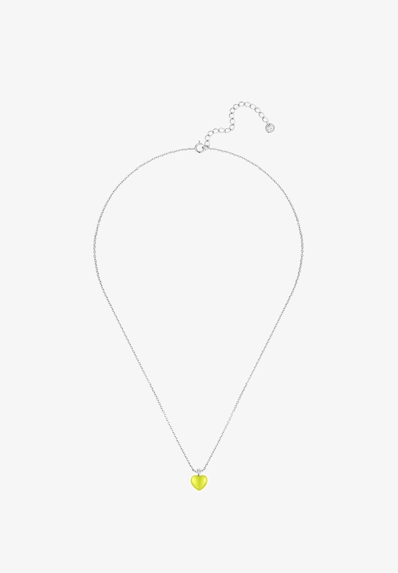 Sølv kædedesignet med en gul, hjerteformet vedhæng. Kæden er delikat og har en justerbar lås bagpå.