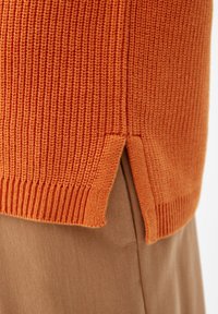 s.Oliver À ENCOLURE EN V - Jumper - orange