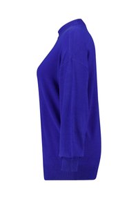 Levendige blauwe trui met ronde hals, gemaakt van zacht materiaal. Heeft lange mouwen en geribbelde boorden en zoom, met een ontwerp in een losse pasvorm.