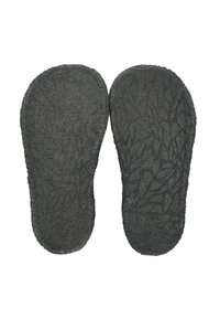 Zwarte inlegzolen met een gestructureerd bladerenpatroon op het oppervlak, met een zachte, fuzzy afwerking en een ronde vorm voor comfort en pasvorm.