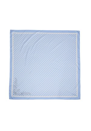 Lyseblåt firkantet tørklæde med diagonale hvide striber og et lille blomsterprint i nederste venstre hjørne.