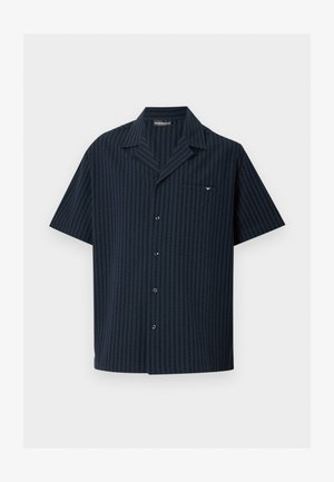 Chemise bleu marine foncé à manches courtes avec boutons, motif rayé vertical subtil et petite poche poitrine avec logo.