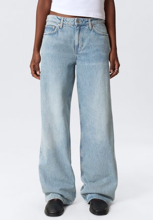AMPLE LOW RISE LOOSE - Široké nohavice - light blue