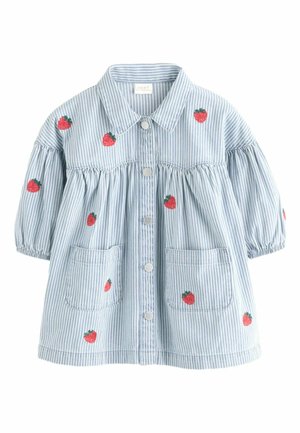 Blauw-wit gestreept shirt met korte puff mouwen, voorzien van aardbeienborduursel en twee voorzakken. Zilveren knopen in het midden.