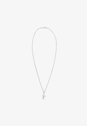Srebrny naszyjnik łańcuszkowy z małym uroczym aniołkiem. Łańcuszek charakteryzuje się gładką, jednolitą teksturą, natomiast zawieszka jest szczegółowo wykonana z wyraźnie widocznymi skrzydłami.