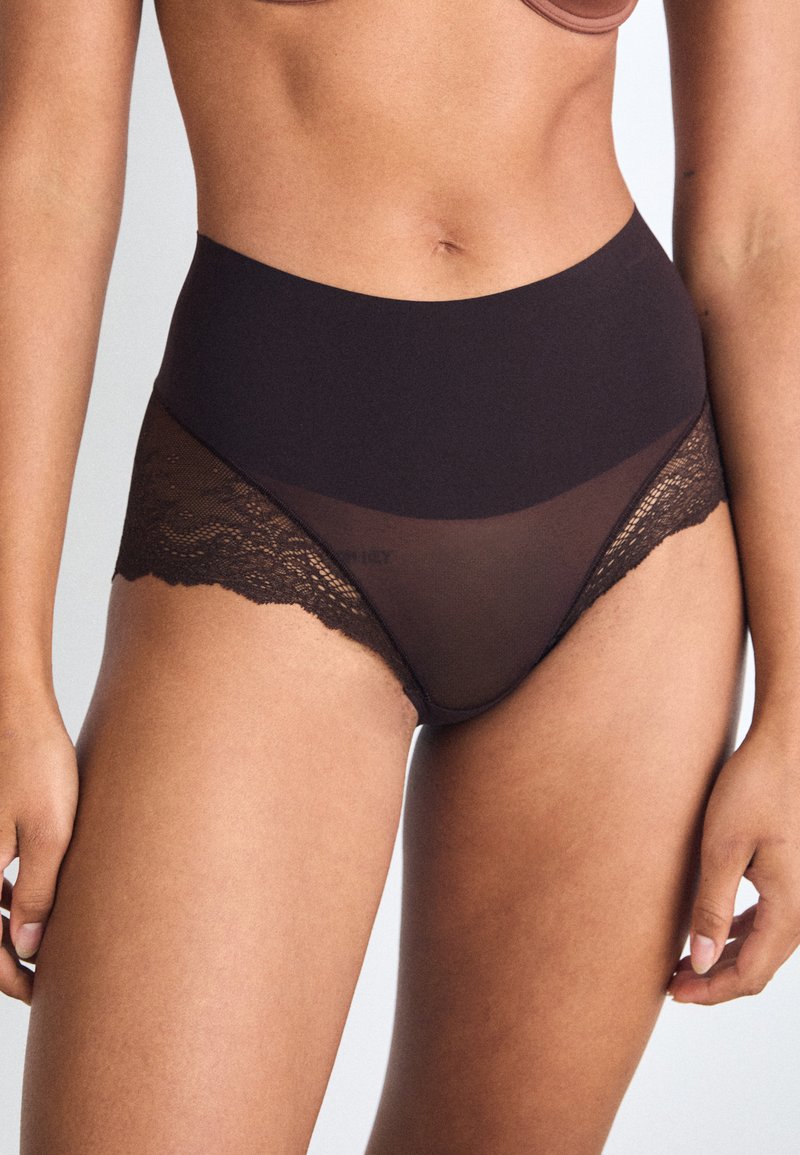 Spanx SPANXSUPERSMOOTH™ UNDIE-TECTABLE® LACE HI-HIPSTER - Bikses - truffle brown