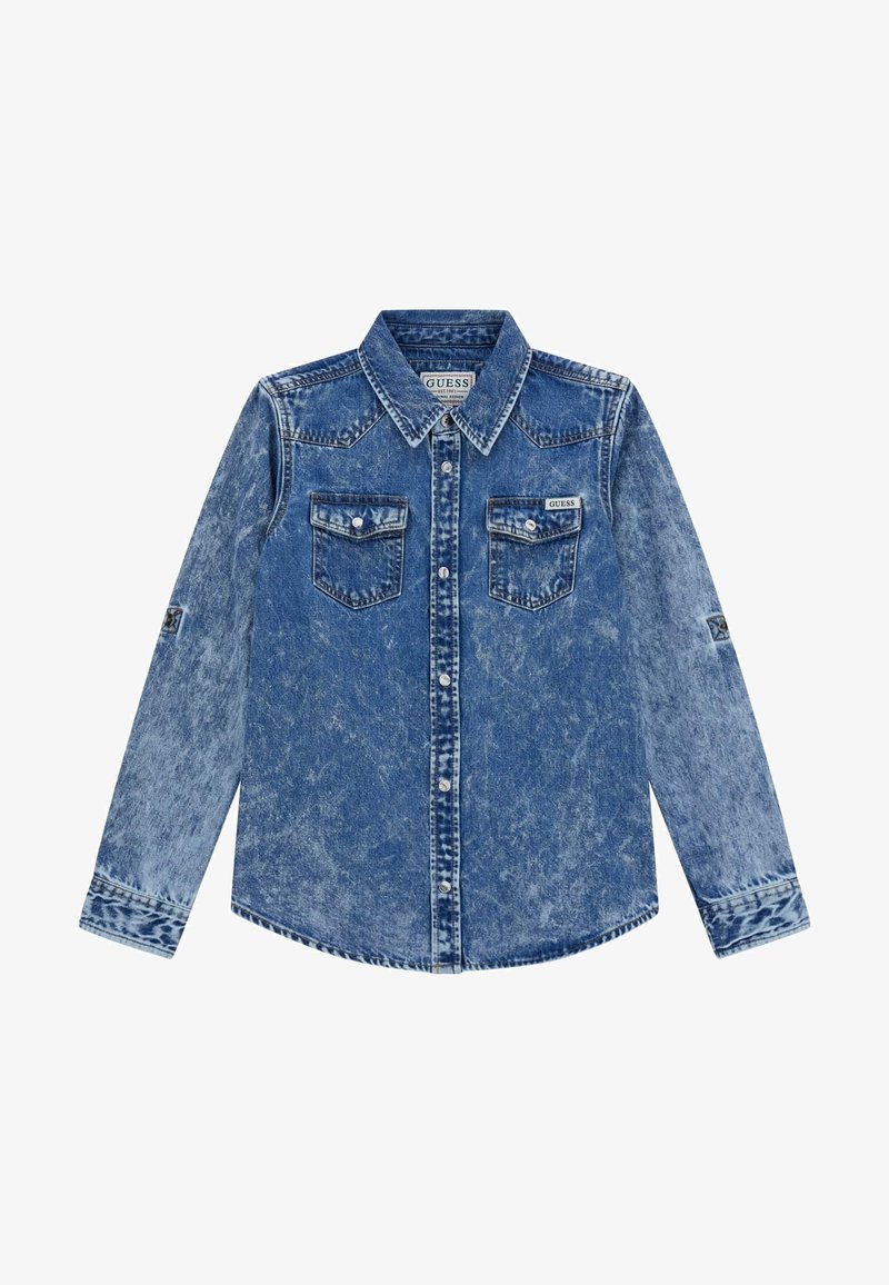 Chemise en denim bleu délavé à l'acide à manches longues, avec fermeture à boutons sur le devant, deux poches poitrine à rabats et col pointu.