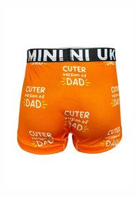 Boxer in cotone arancione con elastico nero, decorati con la scritta ripetuta "Versione più carina di Papà" in bianco e accenti gialli.