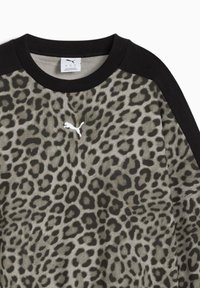 Felpa con stampa leopardata, caratterizzata da una base grigia morbida, accenti neri sulle spalle e un logo Puma bianco sul petto.