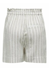 Pantaloni corti bianchi in lino con sottili strisce verticali marrone chiaro. Vita elasticizzata, tasca laterale e design morbido.