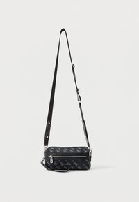 Επιλέχθηκε, dark black