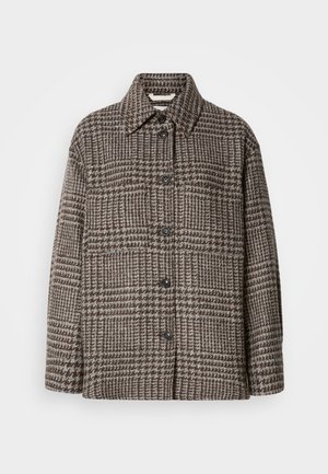 Braune karierte Button-Down-Jacke mit klassischem Kragen, aus strukturiertem Stoff gefertigt und ausgestattet mit zwei vorderen Taschen sowie schwarzen Knöpfen.