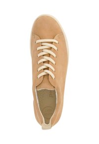 Beige nubukist sneaker ümmarguse varbaga, kreemvärvi paelad ja perforeeritud sisetald. Omab pehmet tekstuuri ja tasast kummist talla.