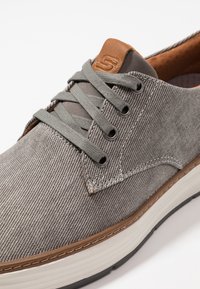 Skechers MORENO - Zapatillas - taupe