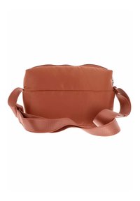 Sac bandoulière en tissu marron de forme rectangulaire, fermeture éclair et sangle solide. Texture lisse sans motifs ou accents marquants.