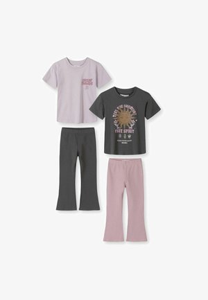 Dwa komplety dziecięcej odzieży z krótkimi rękawami i rozszerzanymi spodniami w stonowanym różu i ciemnej szarości, z pozytywnym tekstem i grafiką słońca.