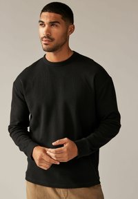 Next Pulover - black