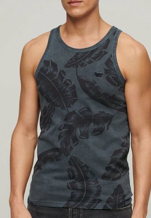 Bezramieniowy szary top z dużym czarnym wzorem liści, wykonany z miękkiego materiału, z okrągłym dekoltem i małym akcentem logo.