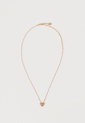 Collier en or rose avec une chaîne fine et un pendentif tête de lion gravé avec détails. Longueur ajustable avec un petit charme en forme d'étoile au niveau du fermoir.