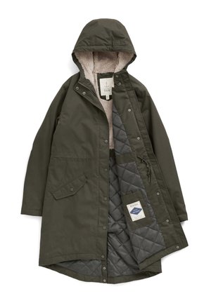 Manteau vert olive avec capuche, doté d'une doublure matelassée, de boutons-pression et d'un intérieur en fourrure. Comprend des poches latérales et une étiquette de marque.
