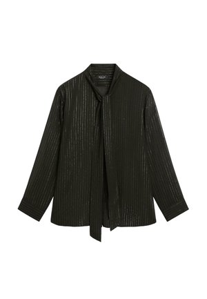 Černá halenka s límcem na zavazování, zdobená vertikálními kovovými pruhy. Dlouhé rukávy a hladká textúra s mírně lesklým povrchem.