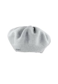 Light gray knitted beret with a rounded top and ribbed band. Features a small metal logo accent on the side. Soft texture.