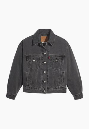 Schwarze Denimjacke mit klassischem Kragen, zwei Brusttaschen, silbernen Knöpfen und leicht verblasster Textur.